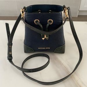 Michael Kors Small Bucket Bag hand carry or crossbody (Navy / Alligator print)